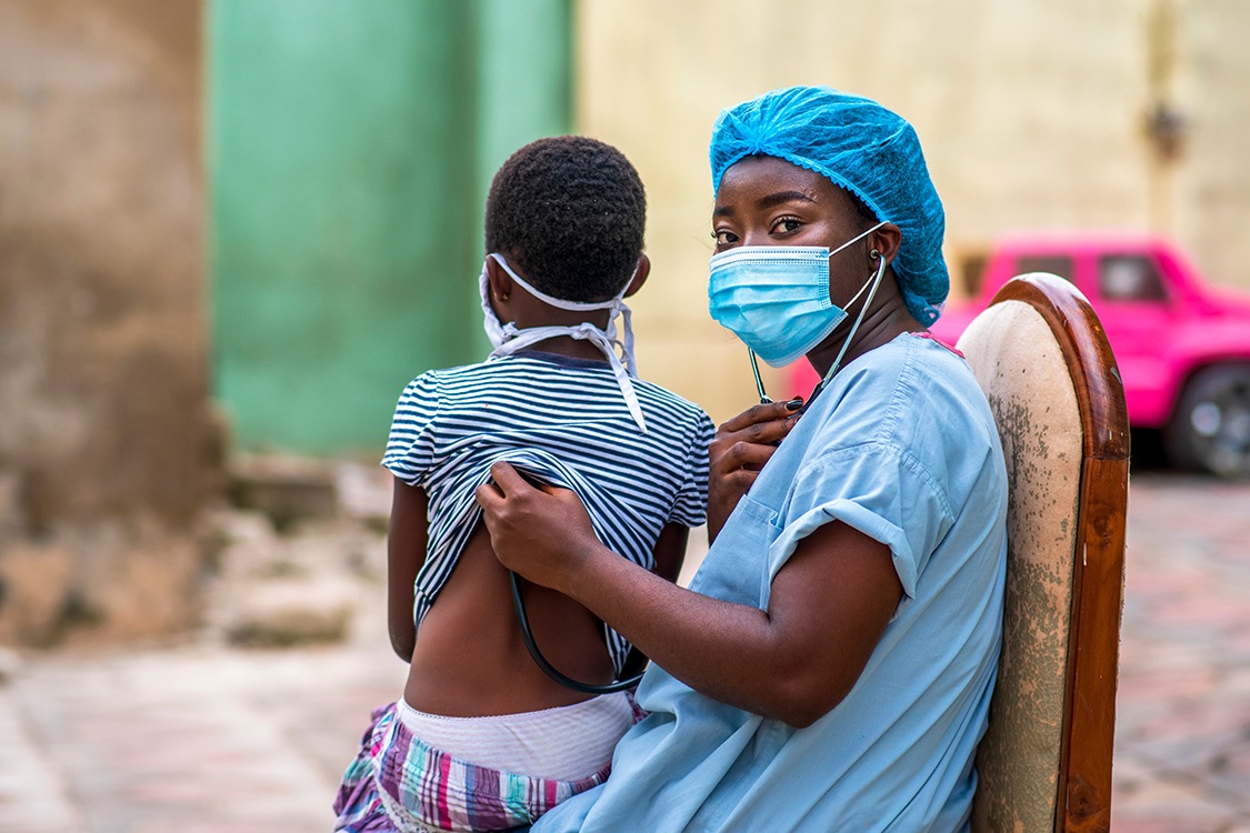 medecin proteger ecoute respiration enfant